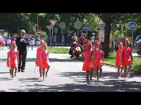 mini LEXY Kroměříž - oblastní kolo Otrokovice - 2. místo - minimažoretky - defilé