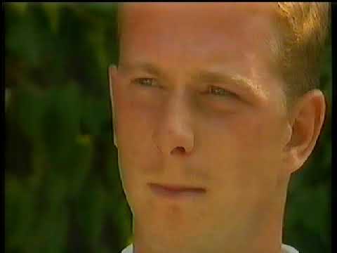 Mark Robins signs for Leicester City | August 1995