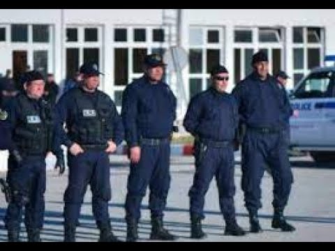 الشرطة توقف رجال كبار في السن و تمارس عليهم ضغوطات معنوية