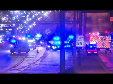 Fist fight breaks out in middle of I-95