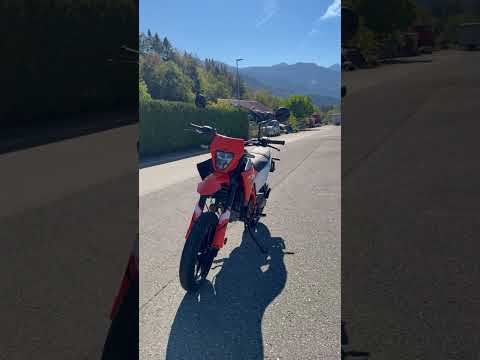 KTM 2025 KTM 125 SMC R-video-13