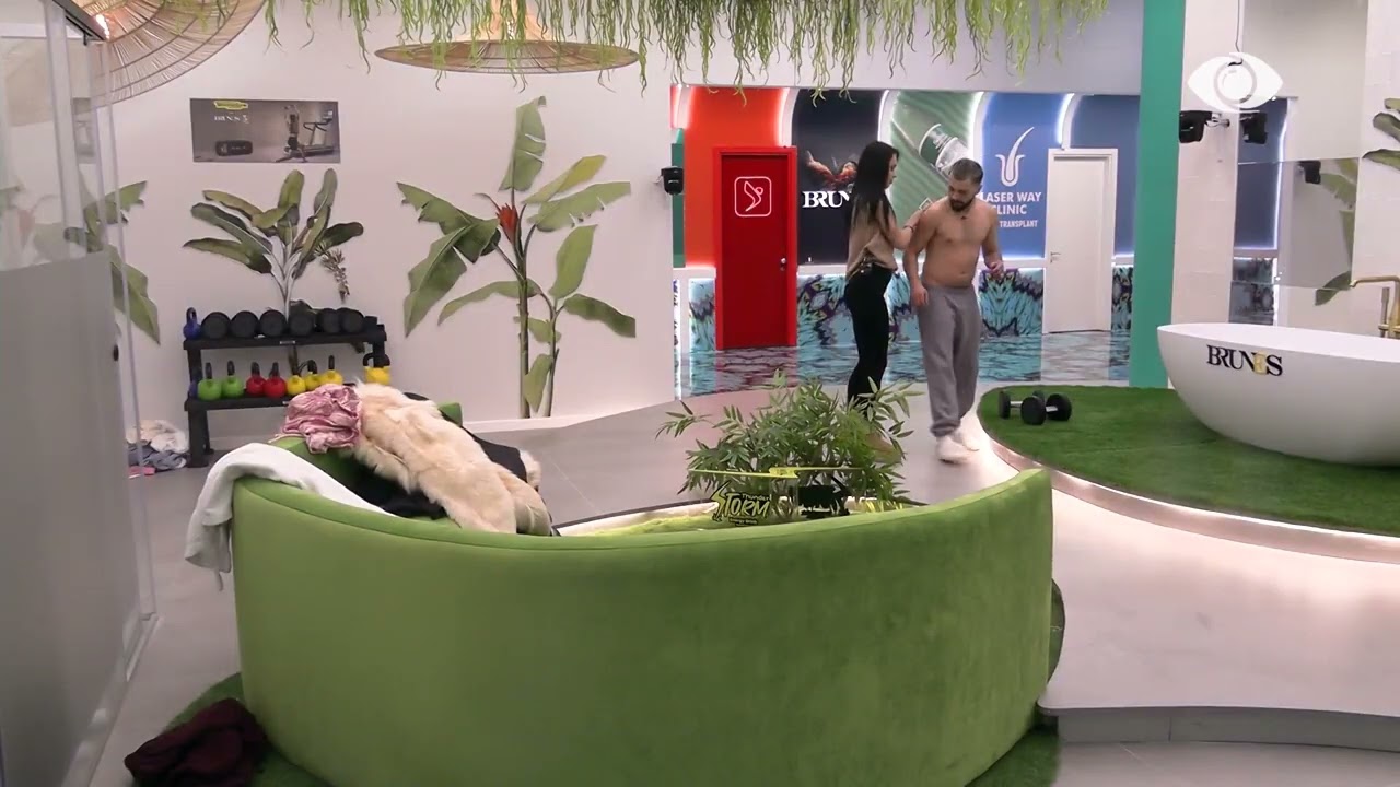 Me Eglin mbi krahë, Gjesti nis stërvitjen, ajo e këshillon