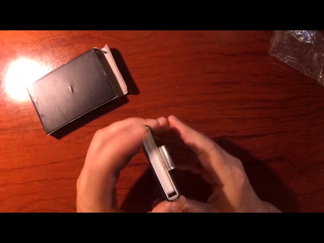 Vídeo relacionado con Genérico Tarjetero con Bloqueo | Estuche para de Aluminio Impermeable con Bloqueo, Suministros de Seguridad multifuncionales portátiles, Protectores de de Bolsillo para de