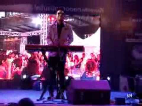 11-09-13 Lipta - อยู่ต่อเลยได้ไหม @ Nivea in-shower singing concert