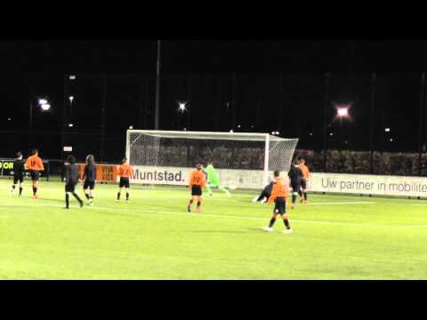 12 jan 2016 VV De Meern C2 - VV De Meern D1 vriendsch 6-2 Doelpunt Darell, assist Rainier (3-2)