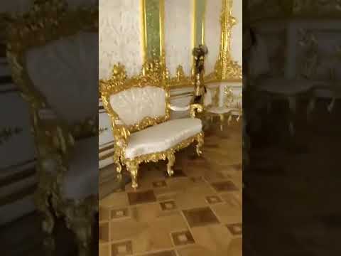 Mãe da Fome no O Palácio de Catarina é um palácio Rococó da Rússia, que serviu de residência de Verão aos Czares. Fica localizado na cidade de Tsarskoye Selo, 25 quilómetros a Sudeste de São Petersburgo.