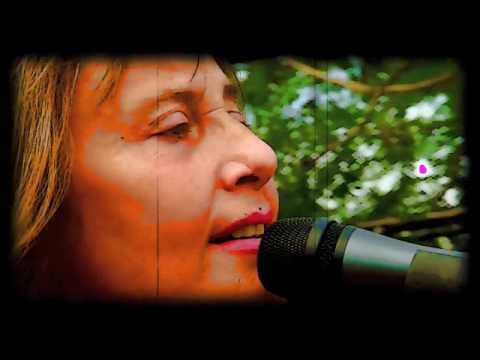 María Rosa Yorio / Entra - Come in