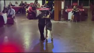 THEDDY LIZAMA Y PAMELA RAMOS, en milonga SOCIAL TANGO ( Una Vez, Orquesta Típica Víctor)