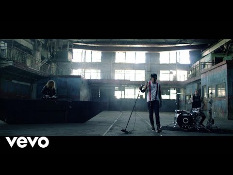 Yelawolf - Punk ft. Travis Barker, Juicy J