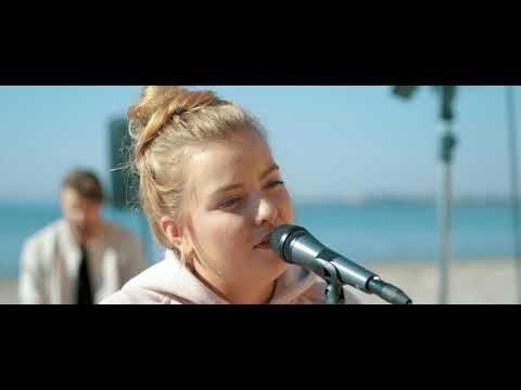 Le Shuuk & Max Lean X Anduschus ft. Gina Livia - Dance (Official Video)