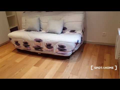 Stylish studio apartment with dryer for rent in Le Kremlin-Bicêtre - Spotahome (ref 107224)