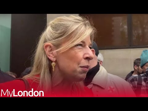 Katie Hopkins told to delete selfie at Tommy Robinson trial