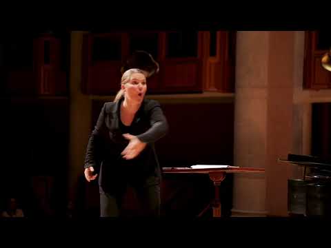 Conductor Catherine Sailer - DU Lamont Chorale - "Indodana" (Traditional)