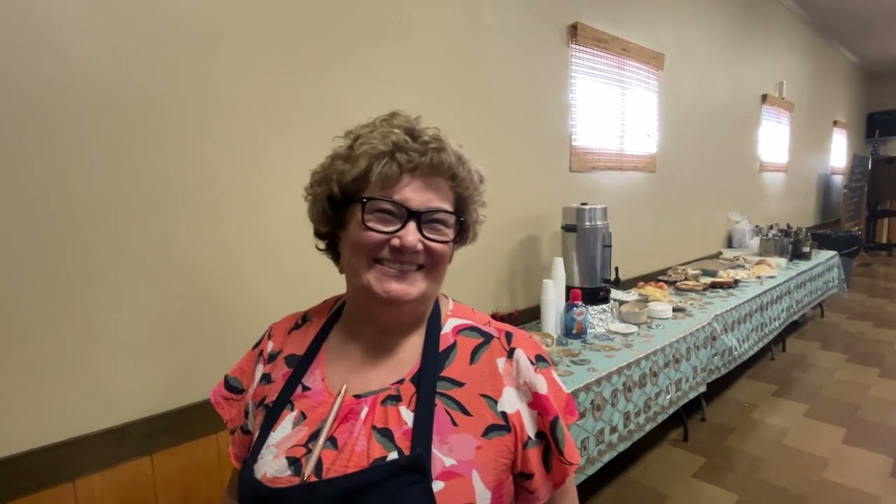 Almoço para quem ajudou nos preparativos de hoje. Clip3