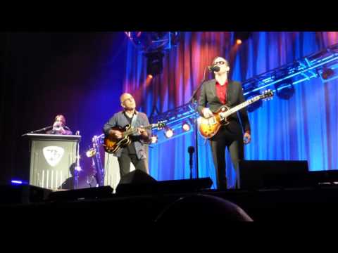Joe Bonamassa and Larry Carlton - Grand Rex - Paris