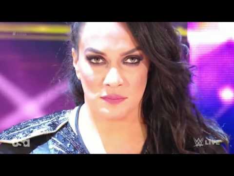 WWE RAW 01/30/17 - Sasha Banks vs Nia Jax