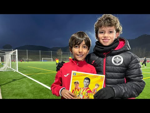 La Fundació UE Tona torna a posar a la venda el seu àlbum de cromos