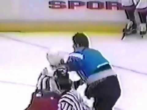Hockeyfighters.cz  PJ Stock vs Tavis Hansen.wmv