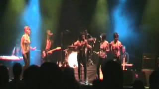 Love Is A Swingin thing, The Majorettes