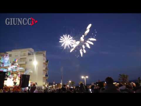 #CarnevaleFollonica17: lo spettacolo dei fuochi artificiali