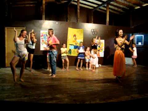 Belly dance lesson with belly dance duet Emira