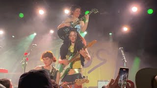 Hinds performing Castigadas en el granero - Los Angeles - March 21, 2025
