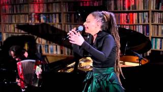 Ne Shtepine Tone - Në Shtëpinë Tonë