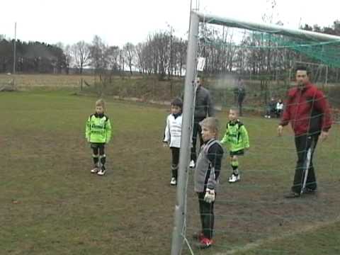 Ian's eerste voetbalwedstrijd compact.mpg