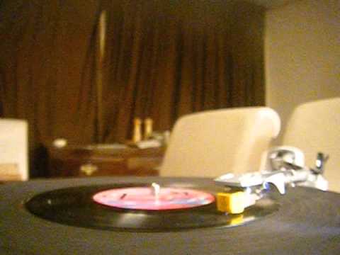 T. T.  Ross -  Love Vibration  - Reggae -  45 rpm