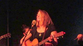 Della Mae     "Like Bones"