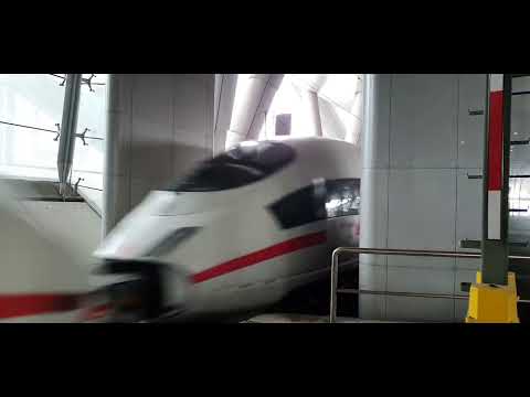 Einfahrt Doppel ICE-3 in Frankfurt Flughafen Fernbahnhof auf Gleis 4