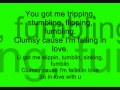 Clumsy - Fergie. lyrics 