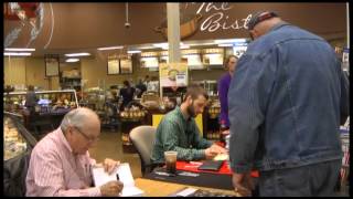 preview picture of video 'Vince Dooley stops in Rome for book signing at Kroger'