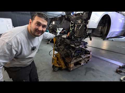 Der Audi A8 W12 bekommt sein Herz zurück. Der 12 Zylinder wird montiert