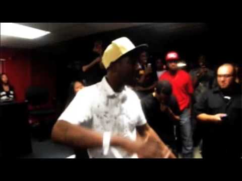 Macro Six vs Yung Trace