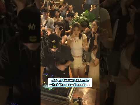 This DJ Had the Whole Place Vibing 👏 #viral #wavhive #dj #djremix #crowd #vibes