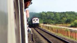preview picture of video '10104 Madgaon-Mumbai csmt mandovi express crossing 22654 NZM-TVC Express'
