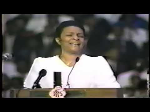 Classic Throwback Video Evangelist Frances Kelley Preaching At The COGIC Holy Convocation 1989!