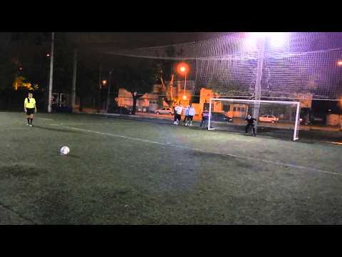 Topo López la clava en un ángulo para Real Bañil