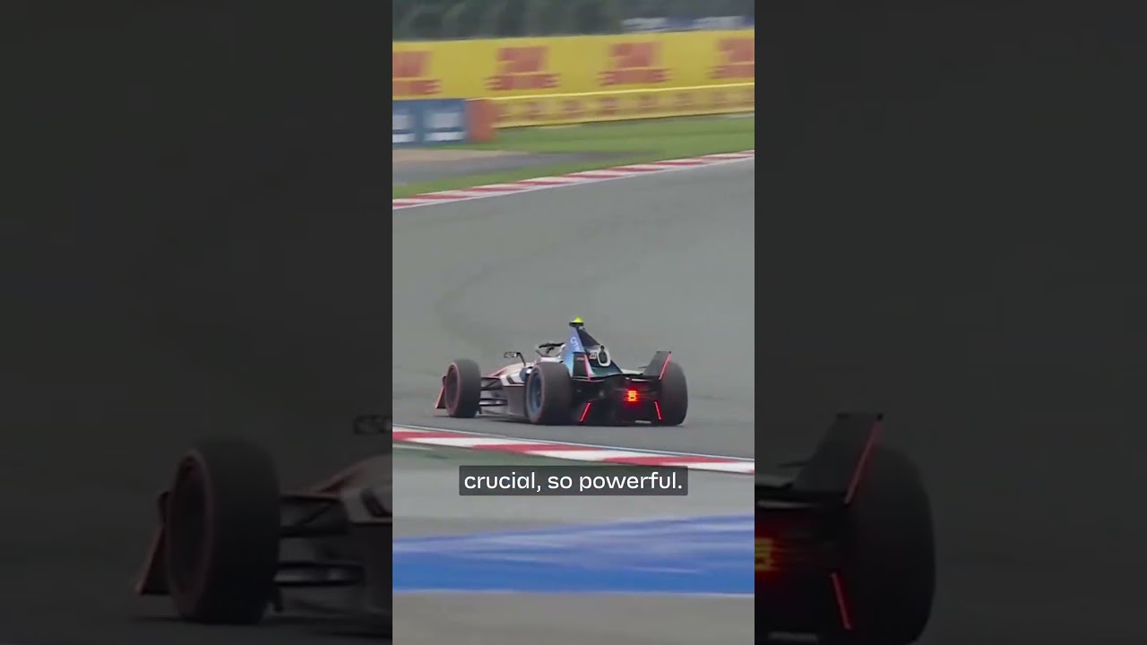 12 years and STILL got it 🐐 Di Grassi's winning overtake 😱