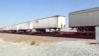 preview picture of video 'BNSF 5381 piggyback intermodal east'