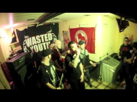WASTED YOUTH - KEEP ON FIGHTING (True Rebel Records)