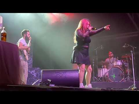 Lia Kali  - Rosas y Pistolas (Sibil.La 3 cover) - Directo 4K - SonRías Baixas 2023 - Bueu