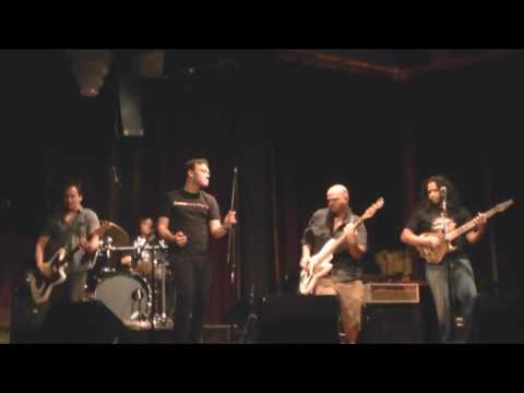 KAPOTENG BAKAL performs "HARI NG SARI-SARI"