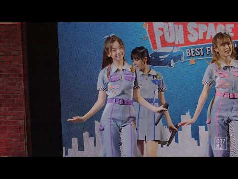 191130 BNK48 Pun - Jabaja @ Toyota Fun Space, Future Park Rangsit [Fancam 4k60p]