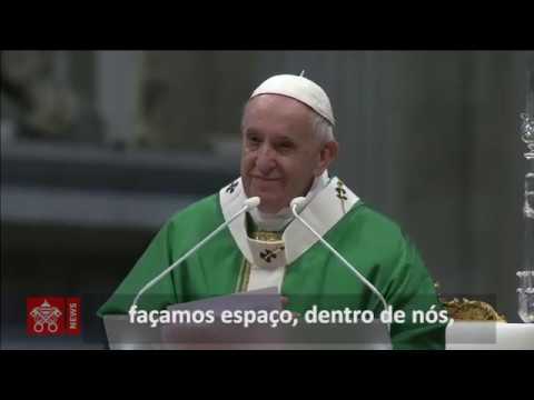 Papa: dar espaço à Palavra de Deus lendo a Bíblia inclusive no celular