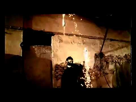 Turgay Basyayla Bahca duvarindan astim