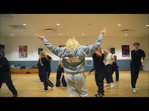 MEDINA GIR SLIP  - CHOREOGRAPHY BY MATHILDE VEJE RASMUSSEN