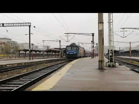 Trenurile IR 346 (EA1 008) si IR 1583 (EA 871 "Pasarea Maiastra") parasesc Gara Bucuresti Nord