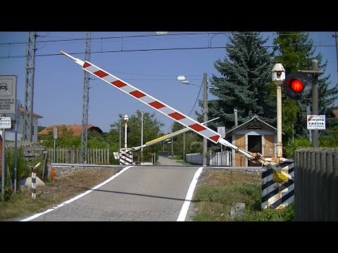 Spoorwegovergang Borgomanero (I) // Railroad crossing // Passaggio a livello